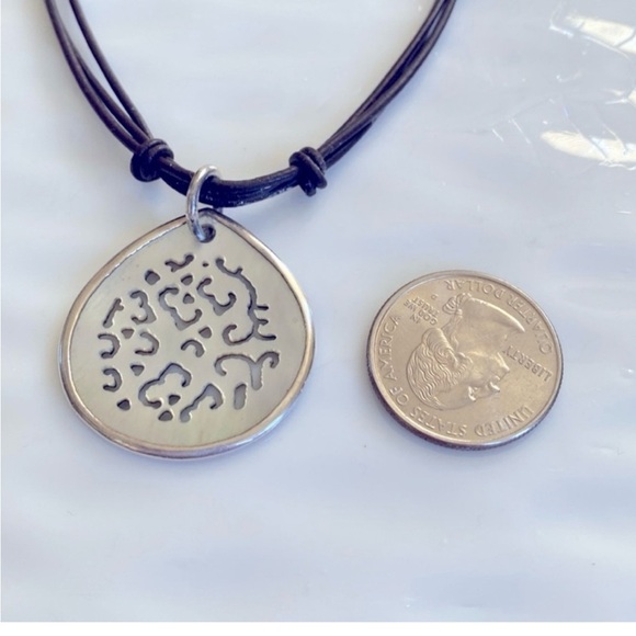 Silpada Carved Abalone a Silver Pendant Necklace N1446 - Picture 7 of 9